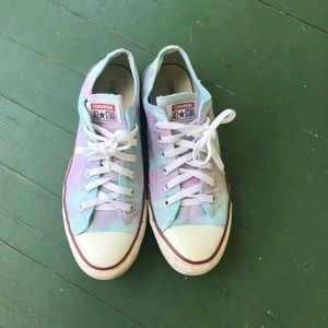 Tie-dye converse